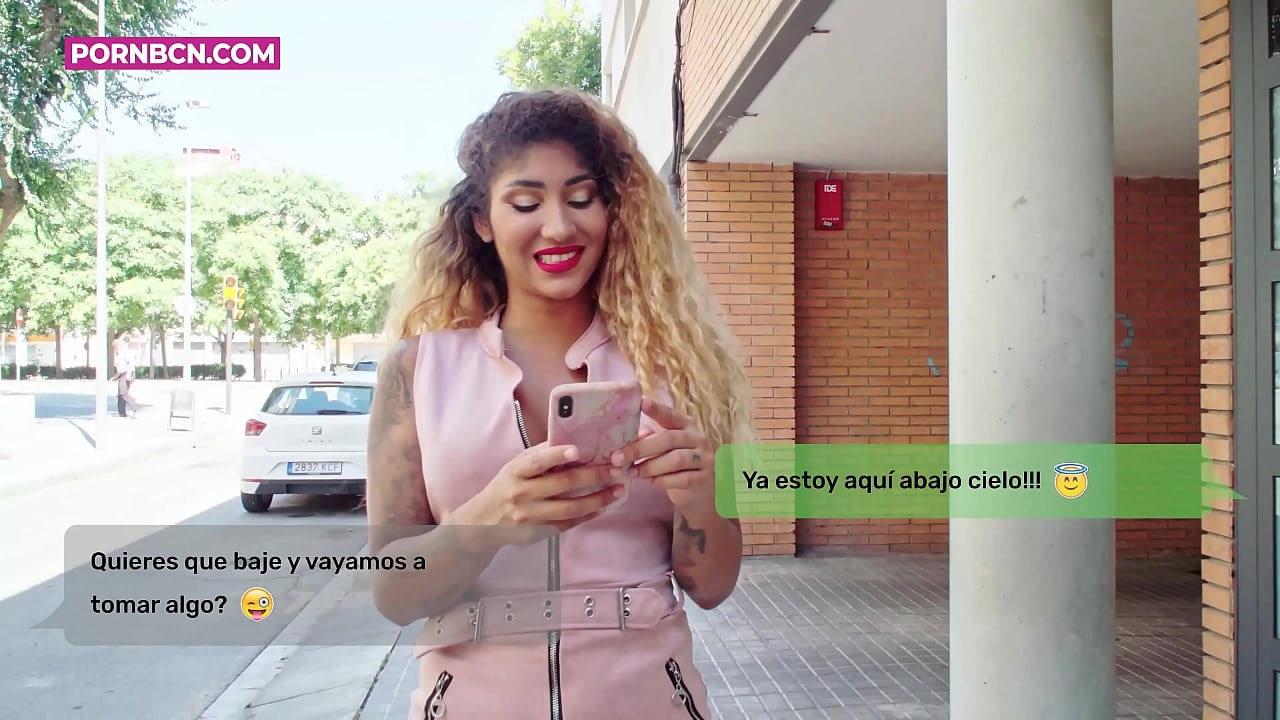 زوجة خائنة على وشك أن يمارس الجنس مع عشيقها الصغير بشدة بينما يعمل زوجها. لاتينا مع الثدي وحمار كبير. فينوس أفروديت.