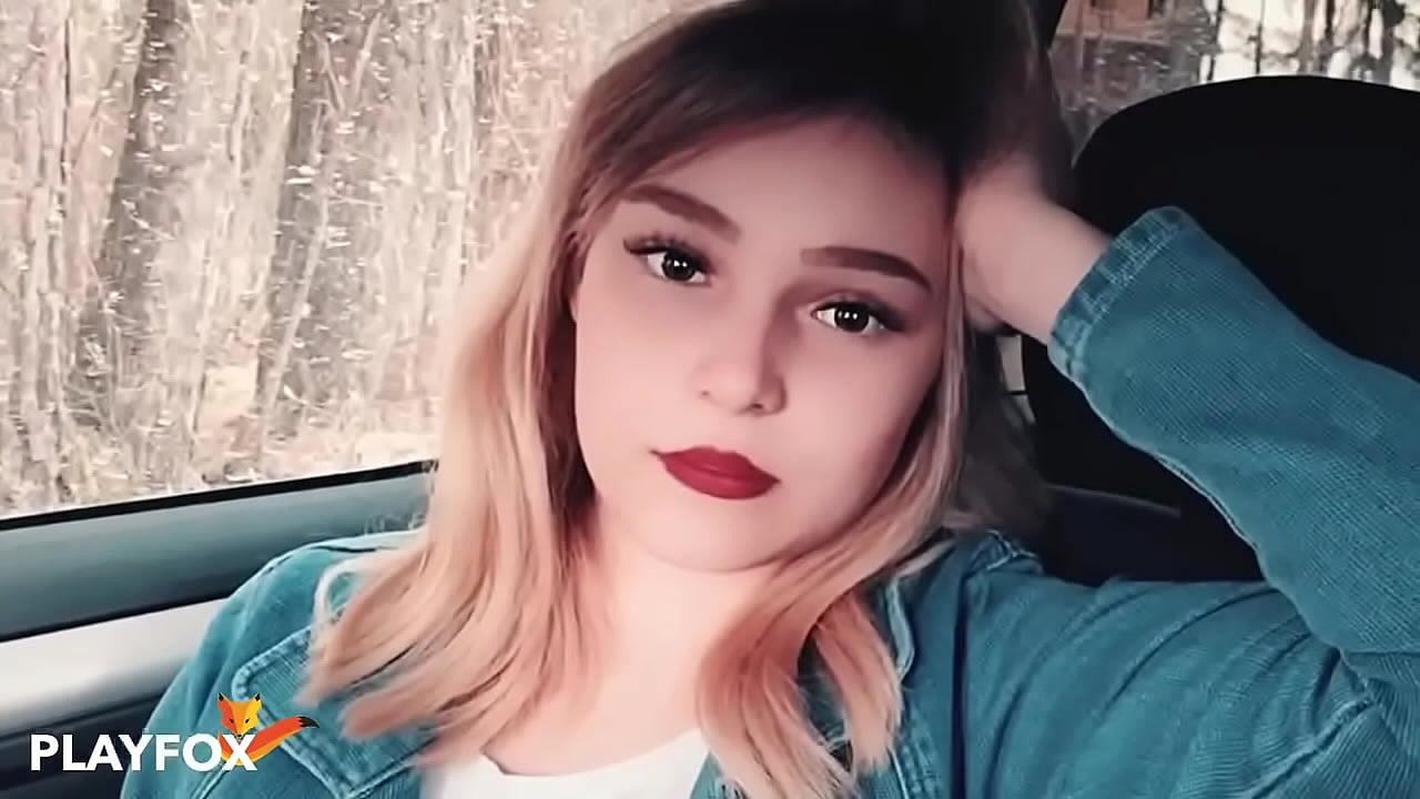 مثير فاتنة تمتص بفرح على بطاقة الخصم